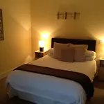 Ashton House 4*