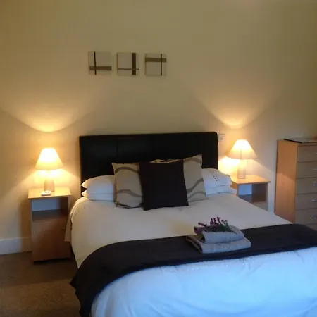 Ashton House 4*